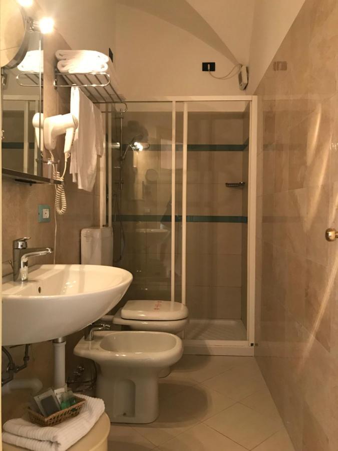 Hotel Miramare Imperia Luaran gambar