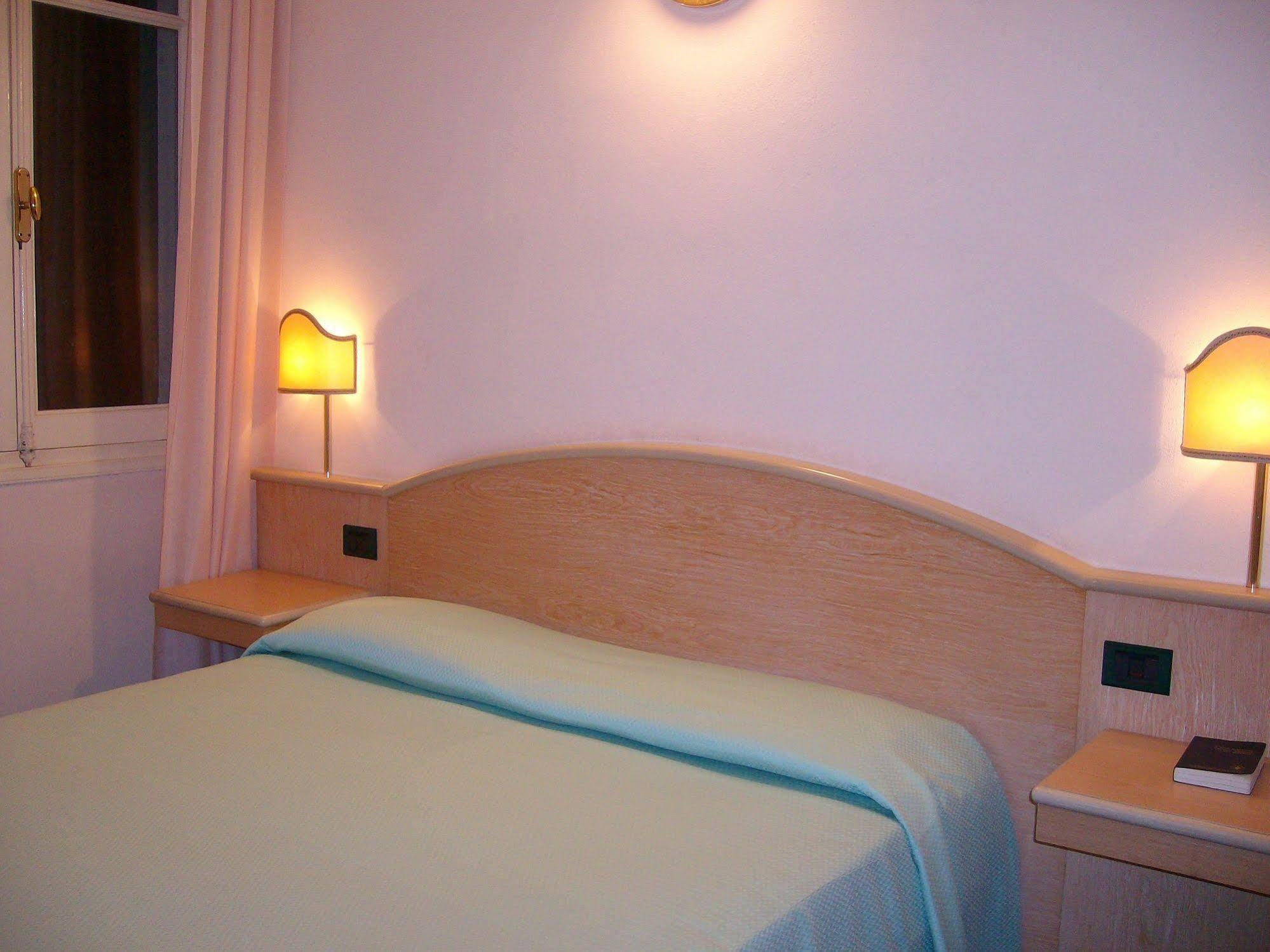 Hotel Miramare Imperia Luaran gambar