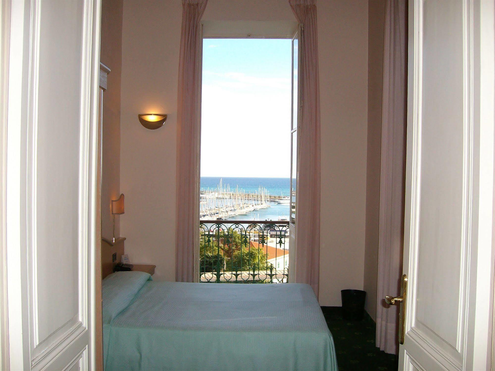 Hotel Miramare Imperia Luaran gambar
